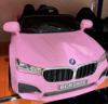 صورة سيارة أطفال كهربائية بتصميم BMW